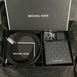 Michael Kors Set Bealt And Wallet One Size $120