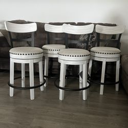 4 Bar Height Bar Stools