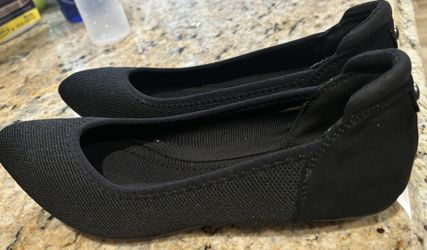 Size 8 Women’s Anne Klein Flats New