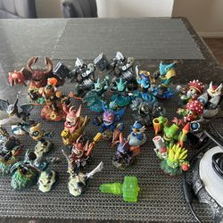 Skylanders Lot (28) With Bag Spyro’s Adventure