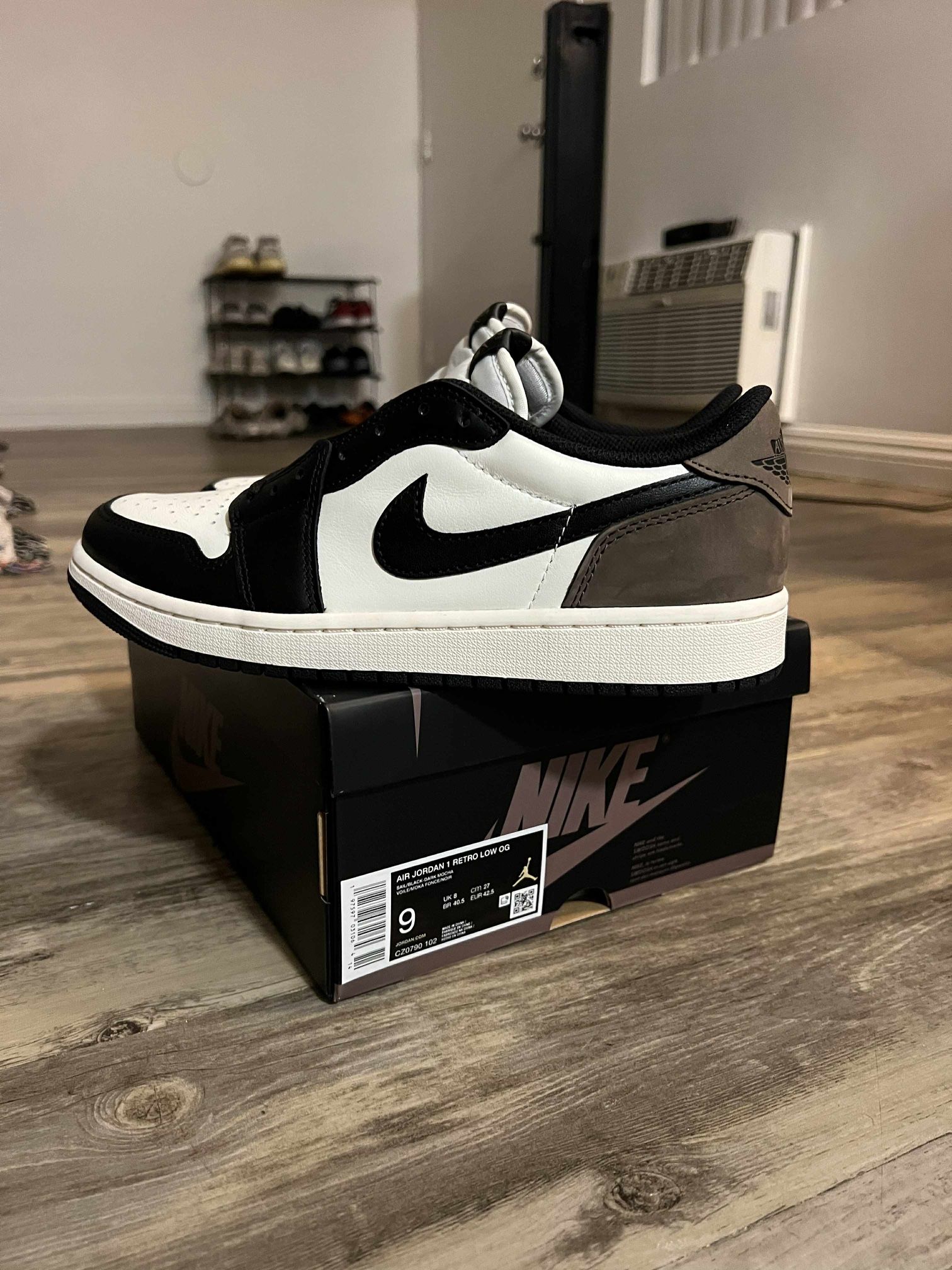Jordan 1 Low Mocha