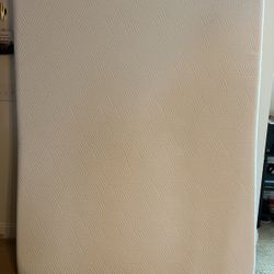 Queen Size Mattress *like NEW* HYPOALLERGENIC 