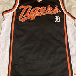 Detroit Tigers Jersey Size Medium 