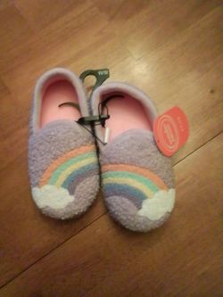 Wonder nation Like New Slippers size's 5-6 11-12