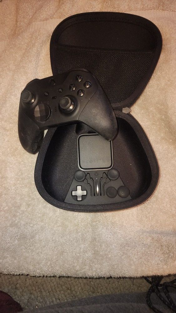 Xbox Elite Series 2 controller