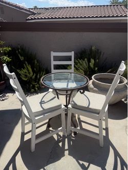 Outdoor Patio Table & Chairs