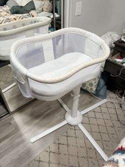 Halo Swivel Bassinet FREE