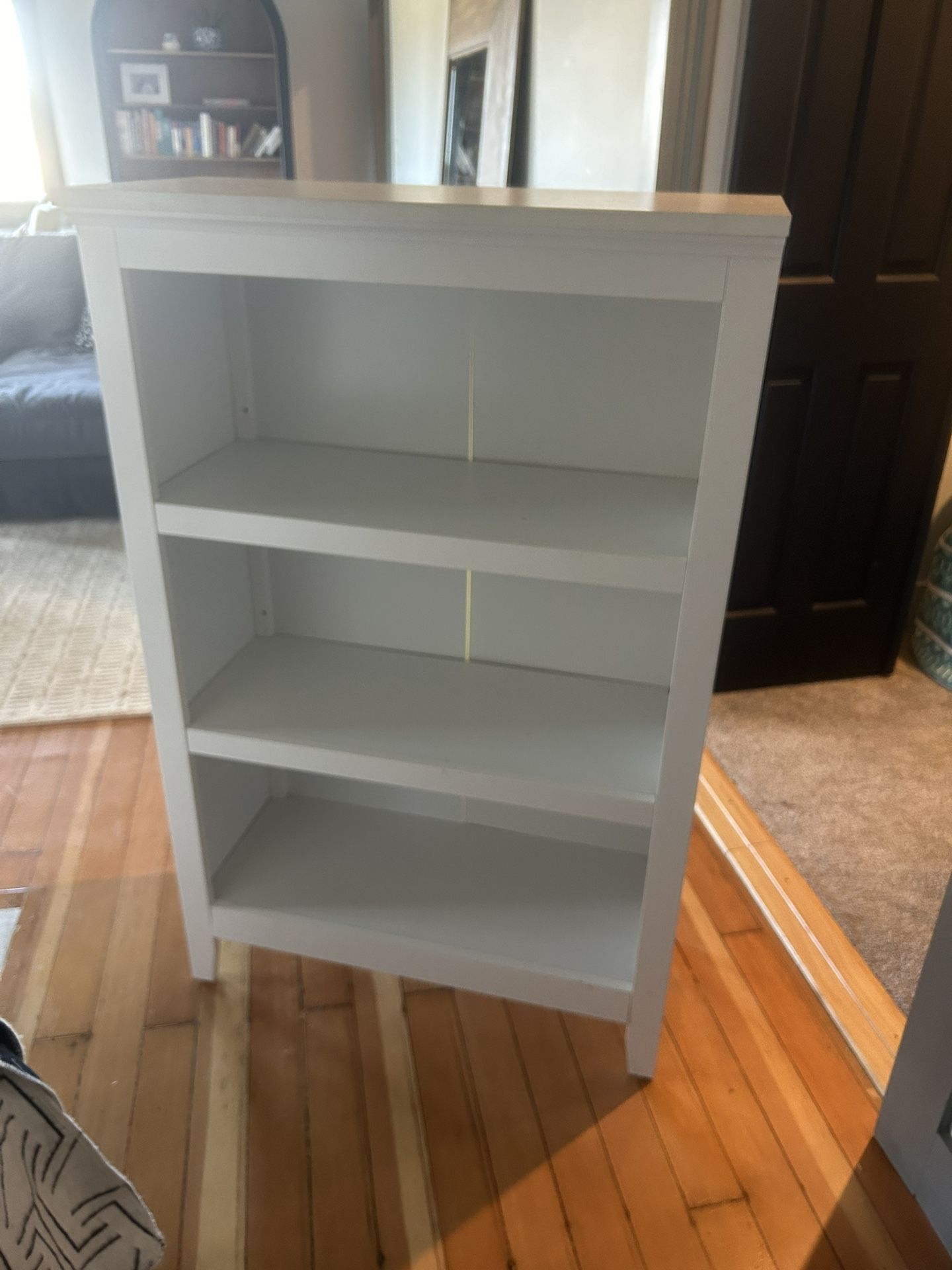 White Bookshelf  4ft High , 2.5 Ft Wide 