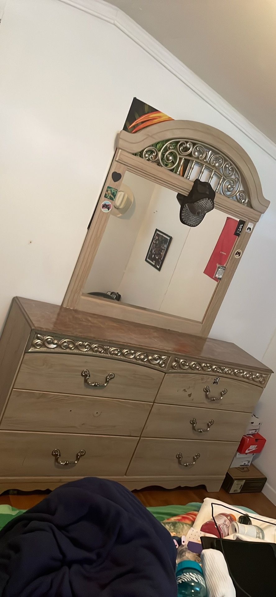 Dresser With Mirror