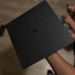 PS4 Slim 