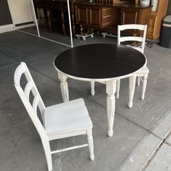 SOLID OAK VINTAGE FARMHOUSE SMALL TABLE & 2 MATCHING CHAIRS