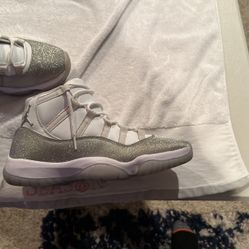 Air Jordan 11 Retro Vast Grey 