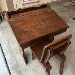 Kids Single Desk & Chair (Wooden)