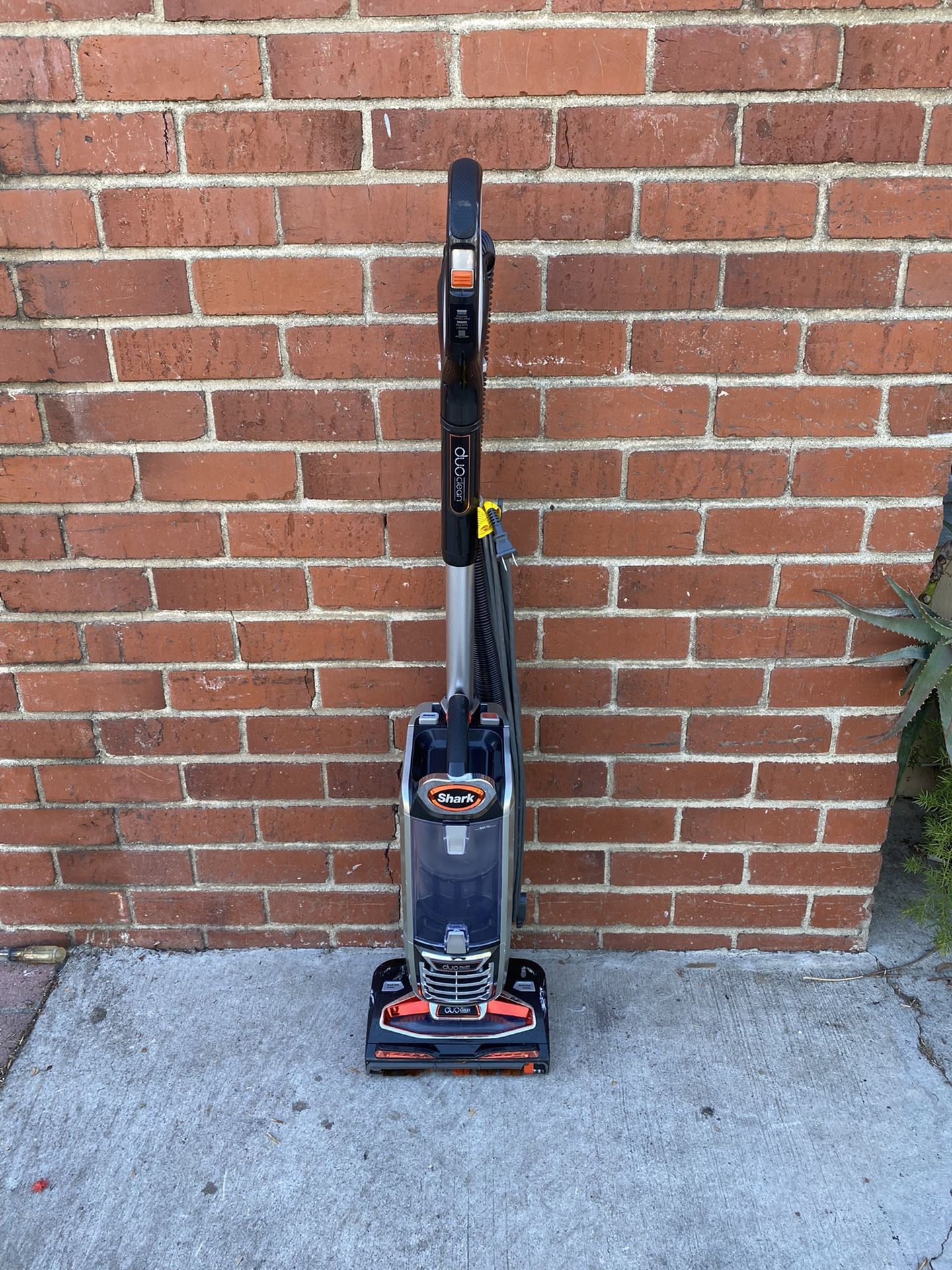 Shark UV810 DuoClean Powered Lift-Away Speed Vacuum