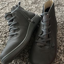 Women’s grey ankle boot size 8