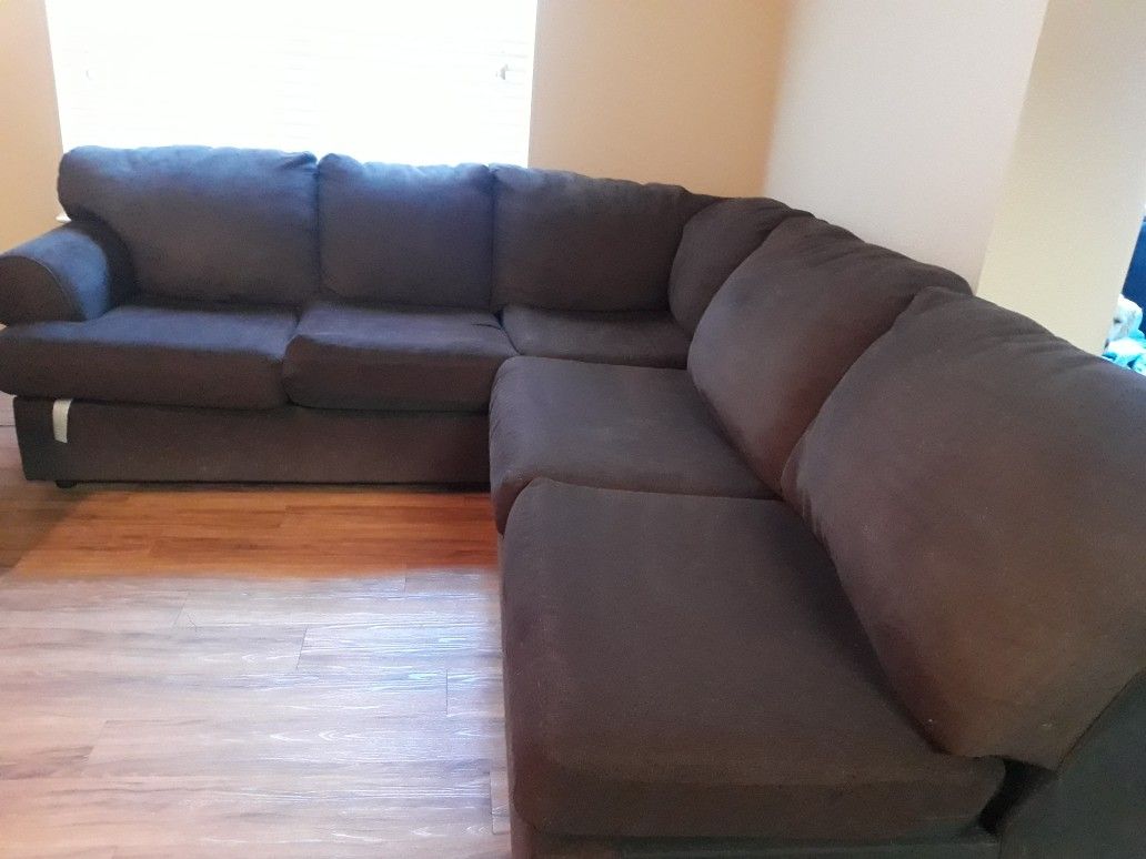 Sectional couch, cushions are washable! 300$