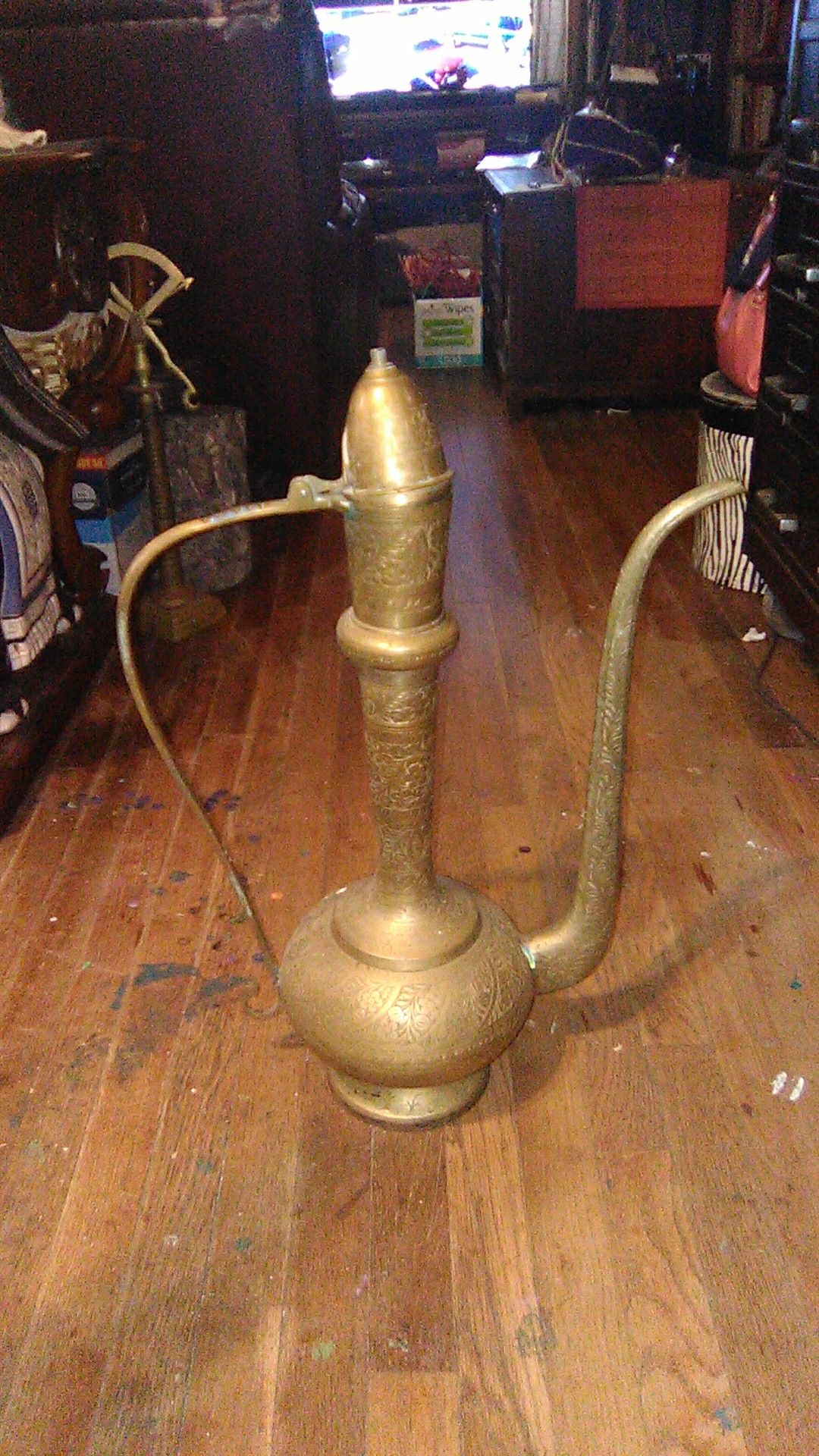 aladdin genie lamp of some sort