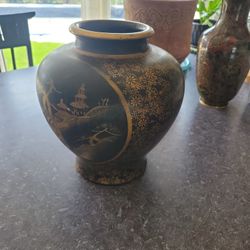 Ancient Satsusa Pottery Black And Gold . Q