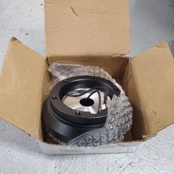 Short hub steering wheel