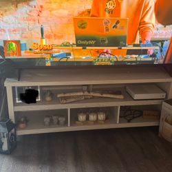 Tv Stand 61 inch W and 21 inch H 