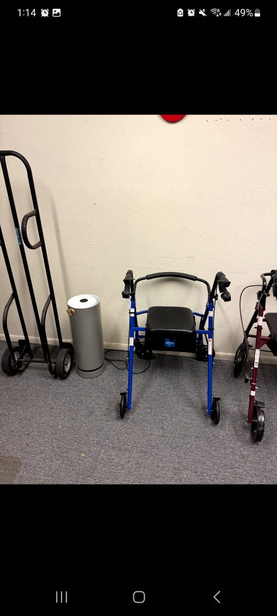 Regular rollator (blue) 