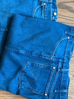 2 pair men’s Wrangler jeans 40” x 32”—nice condition