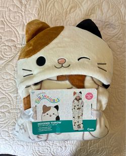 New squishmallows hooded blanket fax fur lined “Cam the cat”  great Christmas  gift for kids