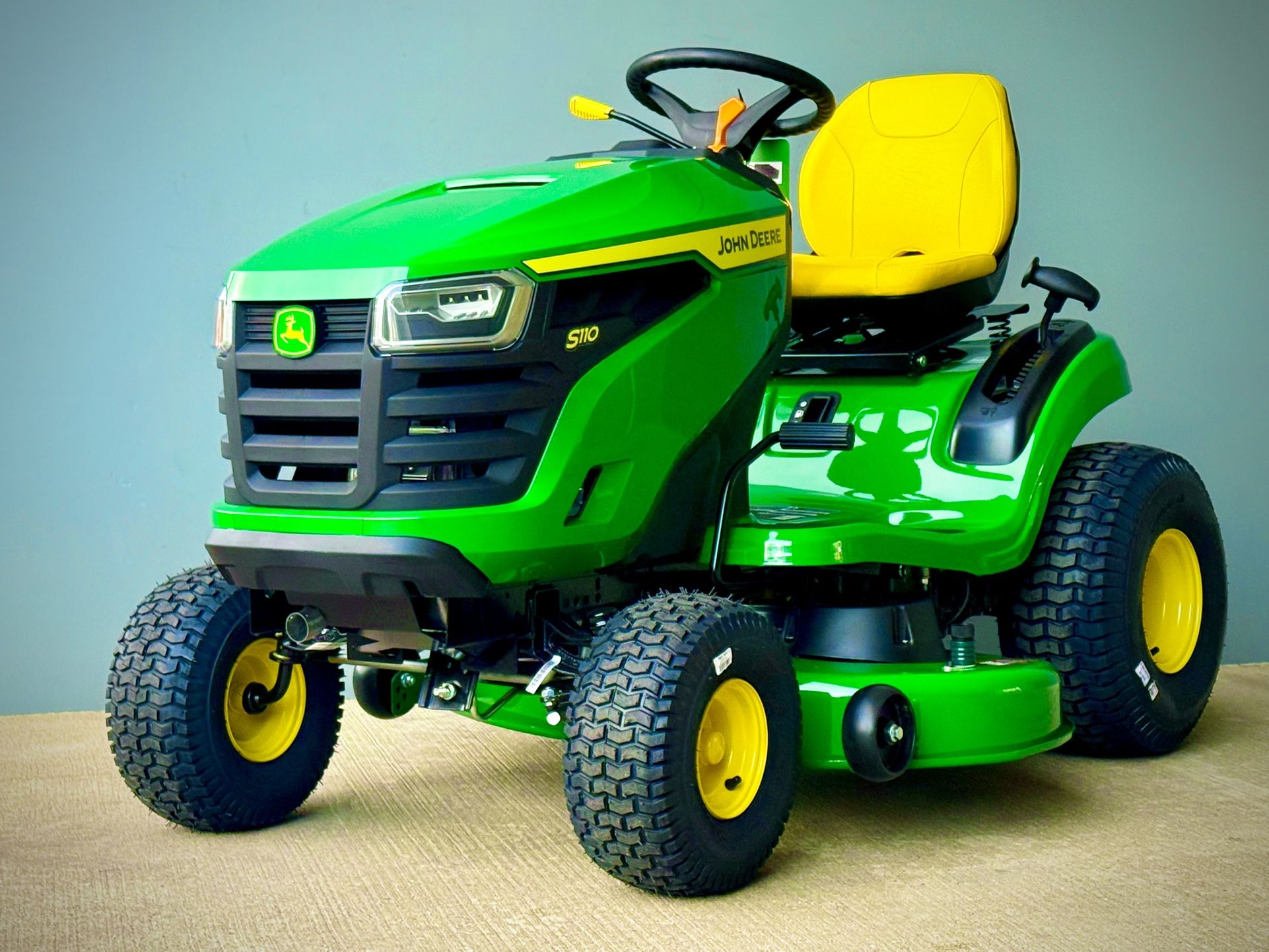 Brand new John Deere S110 42-in 19 -HP Single cylinder Gas Lawn tractor