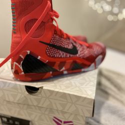 BRAND NEW Kobe Bryant Christmas Shoes. Crimson Red