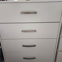 Ashley Chest of drawers
