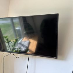 VIZIO 35” SMART  TV With Swivel Wall Mount 