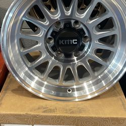 Kmc 724 Machine Silver 17x8.5 +0 Offset - 6x129 