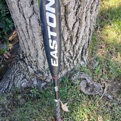 EASTON "BIG BARRELL " BAT ( SEE PICS) LOCATED IN GLENDORA  CHECK OUT MY PAGE ALOT OF BASEBALL EQUIPMENT FOR SALE  "CHEAP "