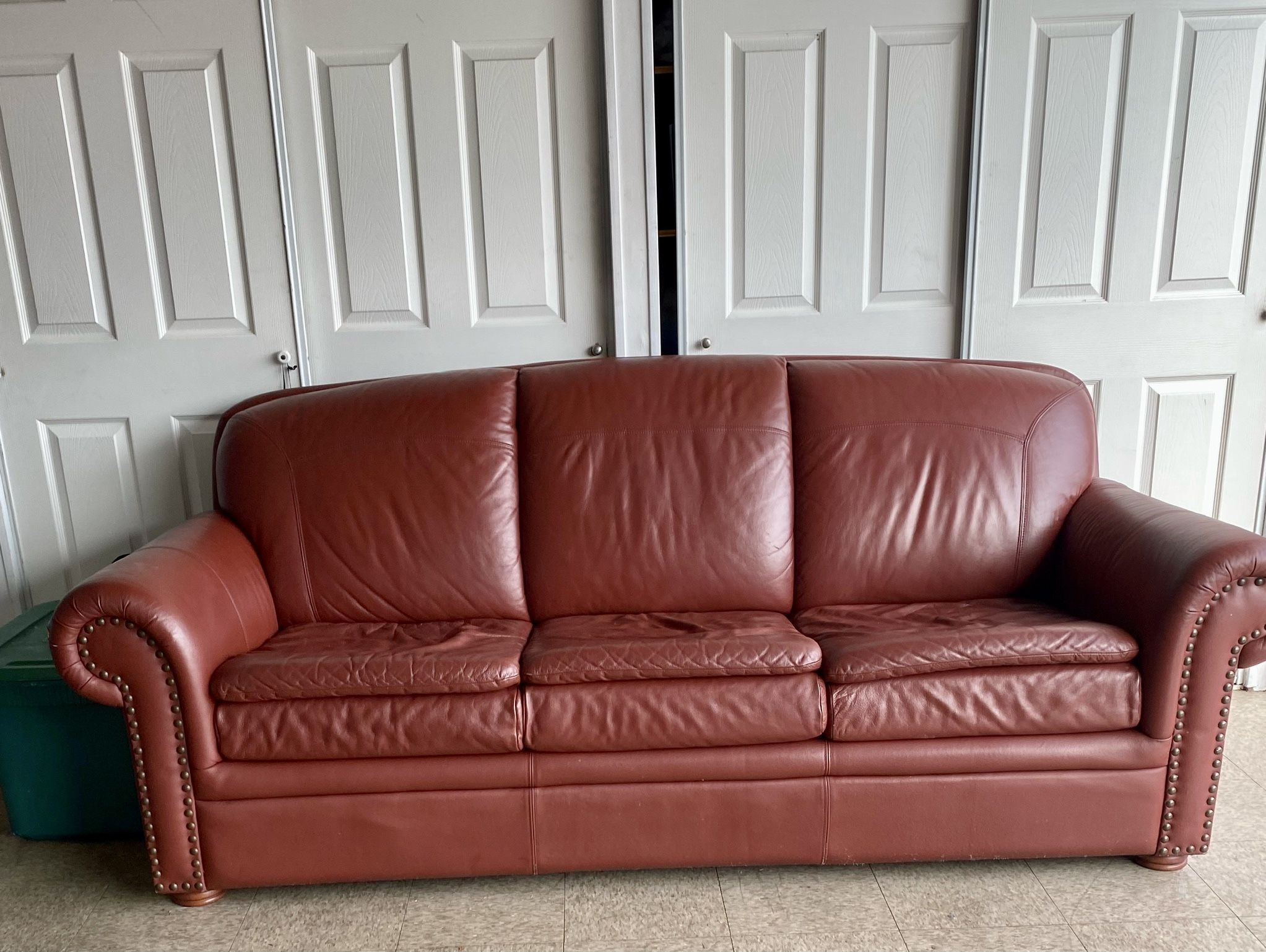 Leather Pullout Couch/Sofabed