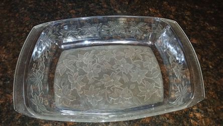 Glass serving dish
