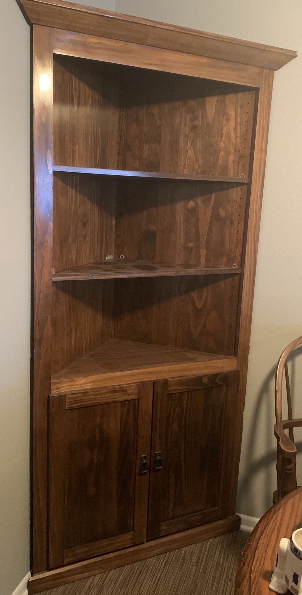 Corner shelves/cabinet