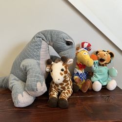 4 Toys R Us Geoffrey Giraffe Plush Stuffed Animal Lot Set Dinosaur Brontosaurus