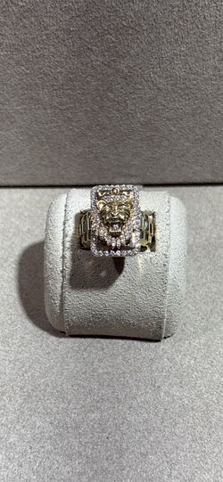 Gold lion face ring