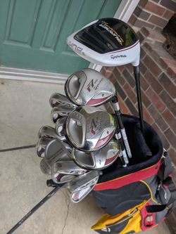 Complete Set Of Right Handed TaylorMade Golf Clubs