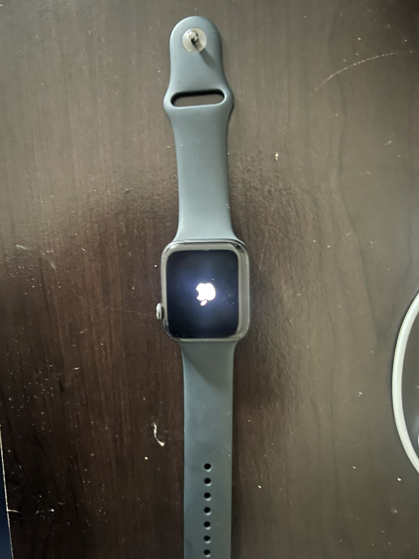 Apple Watch SE 44mm Aluminum GPS + Charger - Great Condition