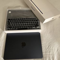 MacBook Air M2 Apple Color “midnight” 