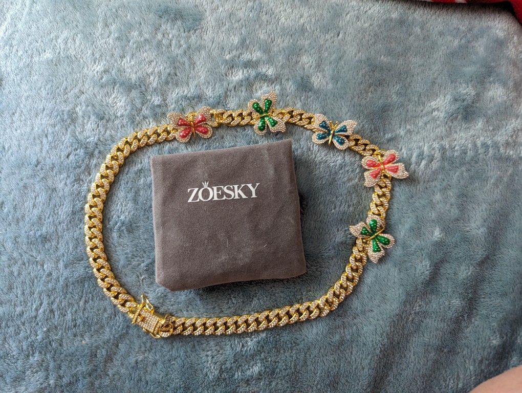 Spin Butterfly Choker
