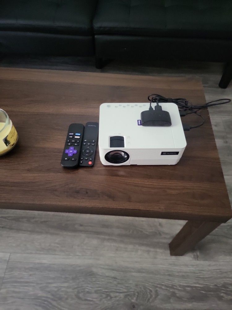 Vanyko HD Projector With Roku Stick