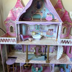 Large Doll House With Accessories 
