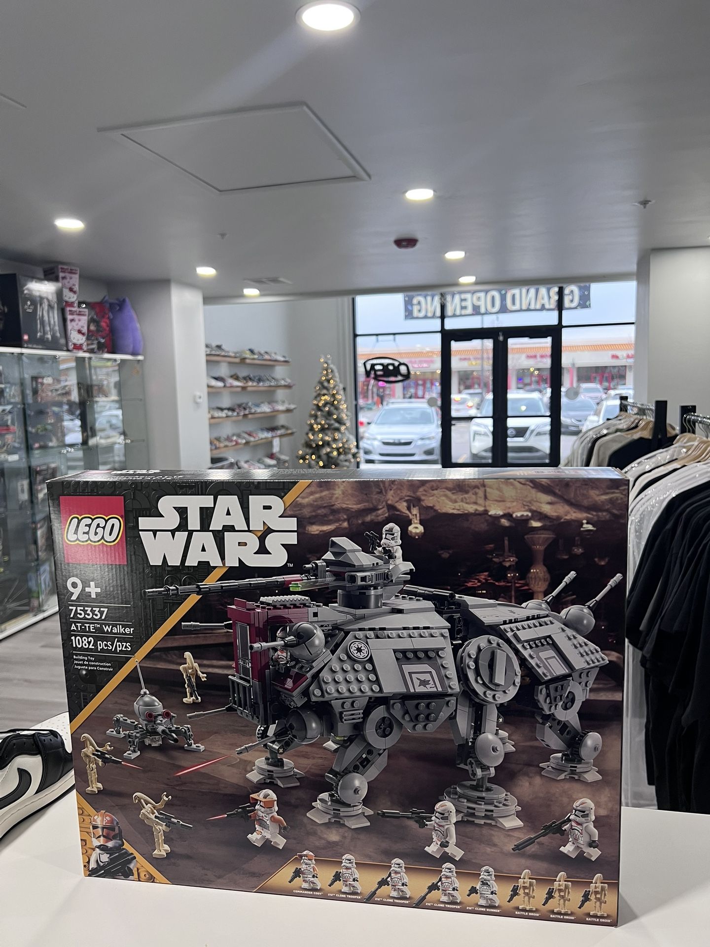 Brand new 75337 LEGO Star Wars AT-TE Walker
