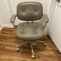 Ikea ALEFJALL Office chair Grann beige for Sale in Long Beach CA OfferUp