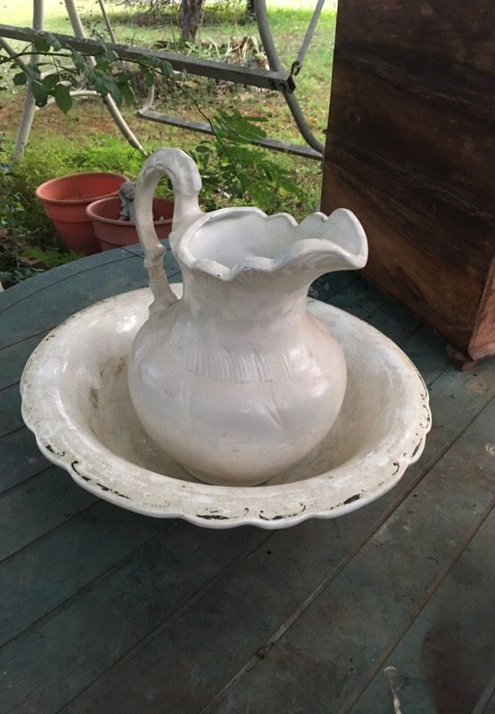 Antique wash basin & pitcher set large