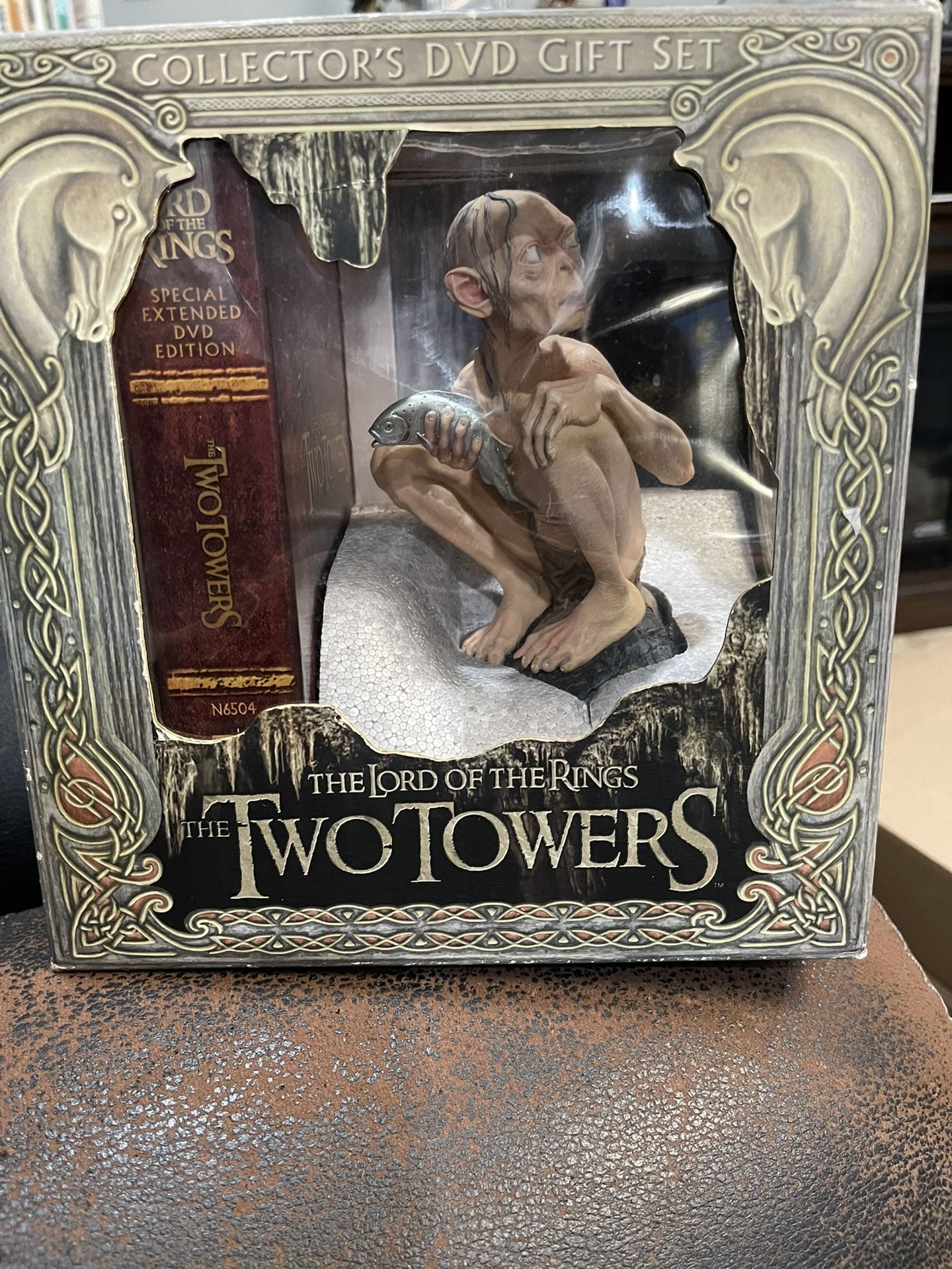 The Lord of the Rings: The Two Towers Figurine w/ DVD Edition Collection