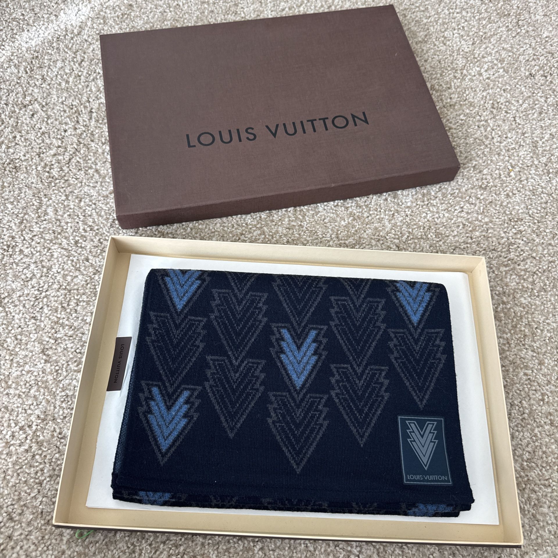 Louis Vuitton Scarfs