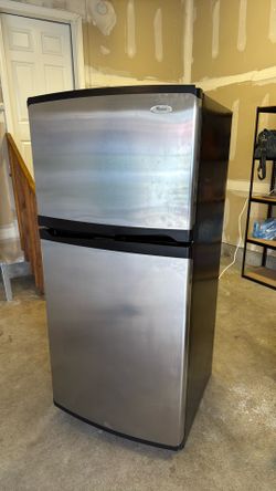 Refrigerator Small Whirlpool 